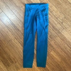Lululemon winder under sz 4 with adjustable waist